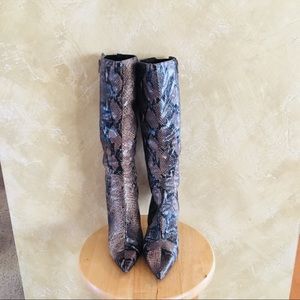 snakeskin pumps nine west